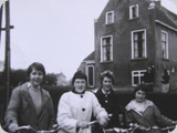 1960, Klaske Postma, Tineke Visser, Foekje Breimer en Mine de Vries.